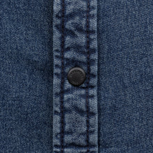 Laden Sie das Bild in den Galerie-Viewer, Indicode Herrenhemd - Modell Cash- 84% Baumwolle- Jeansoptik – Vintage Hemd Cargo Langarm
