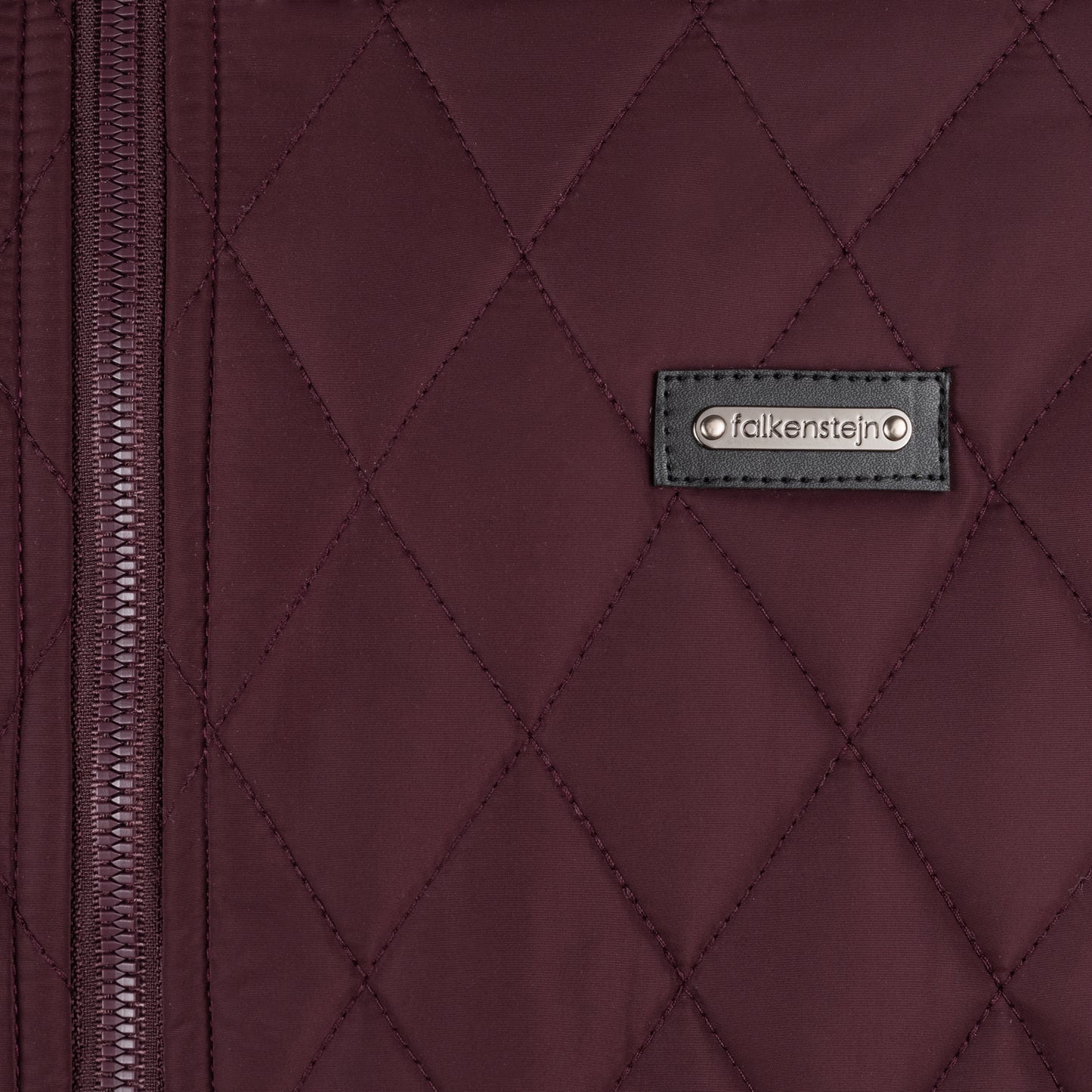 Falkenstejn Steppjacke Ilian dark red Detailansicht Logo-Badge - City-Kaufhaus Herber GmbH