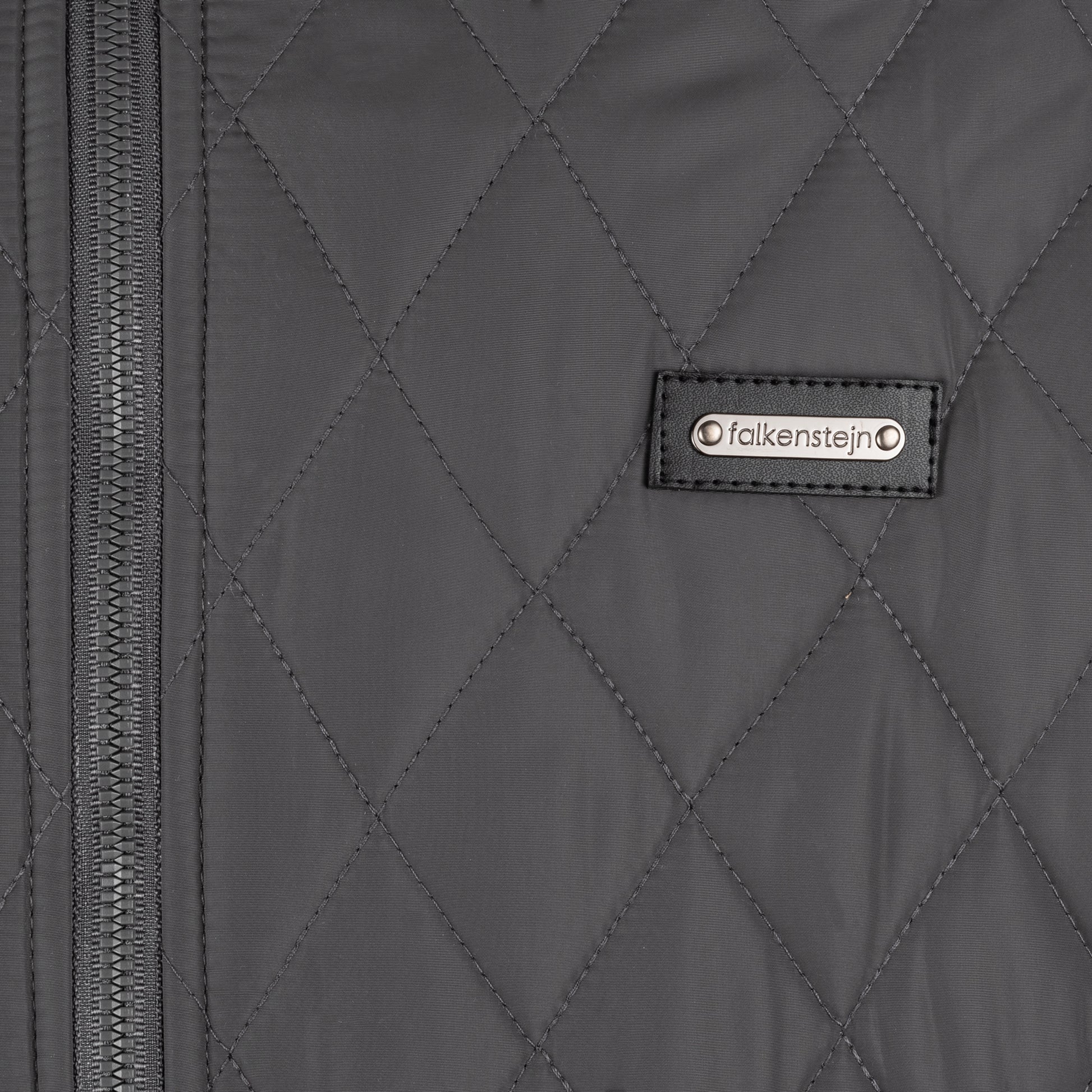 Falkenstejn Steppjacke Ilian grey Detailansicht Logo-Badge - City-Kaufhaus Herber GmbH