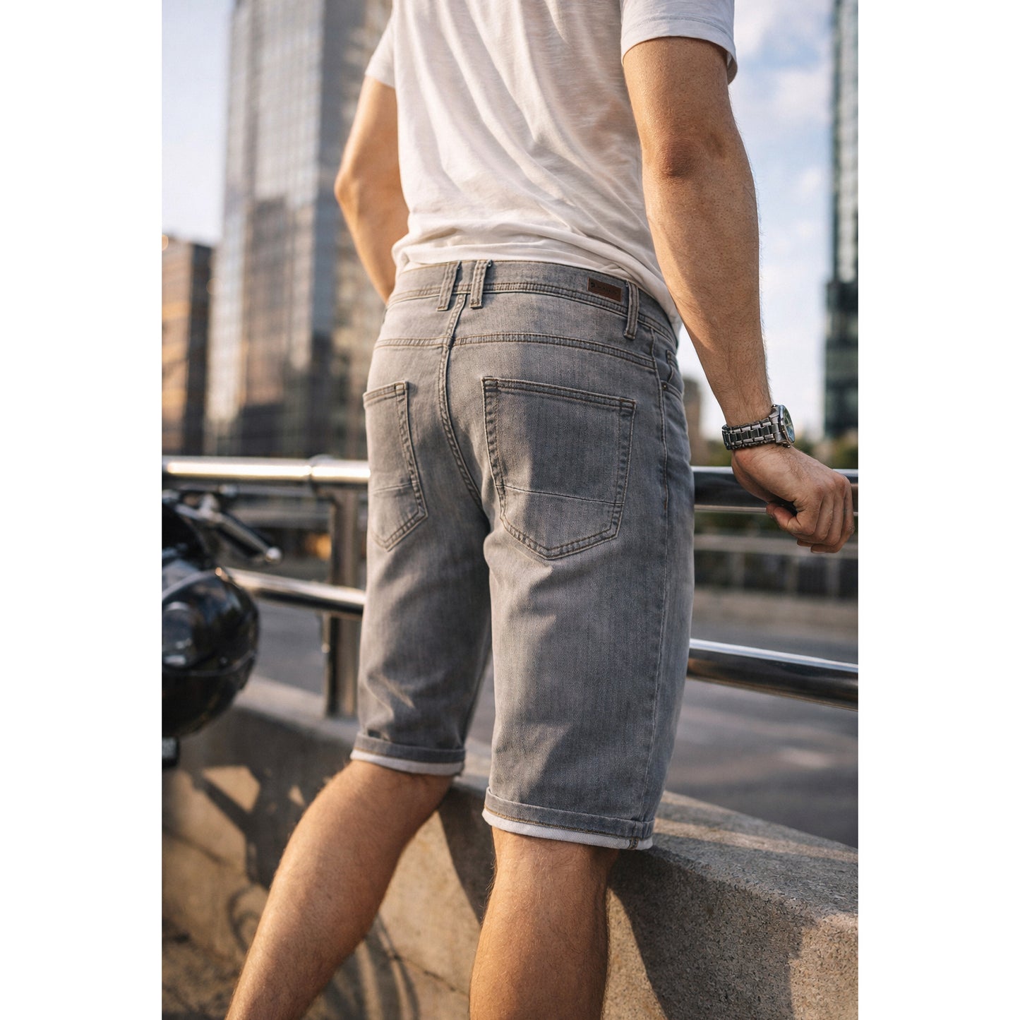 Falkenstejn Mads Jeansshorts light grey Rückansicht am Model - City-Kaufhaus Herber GmbH