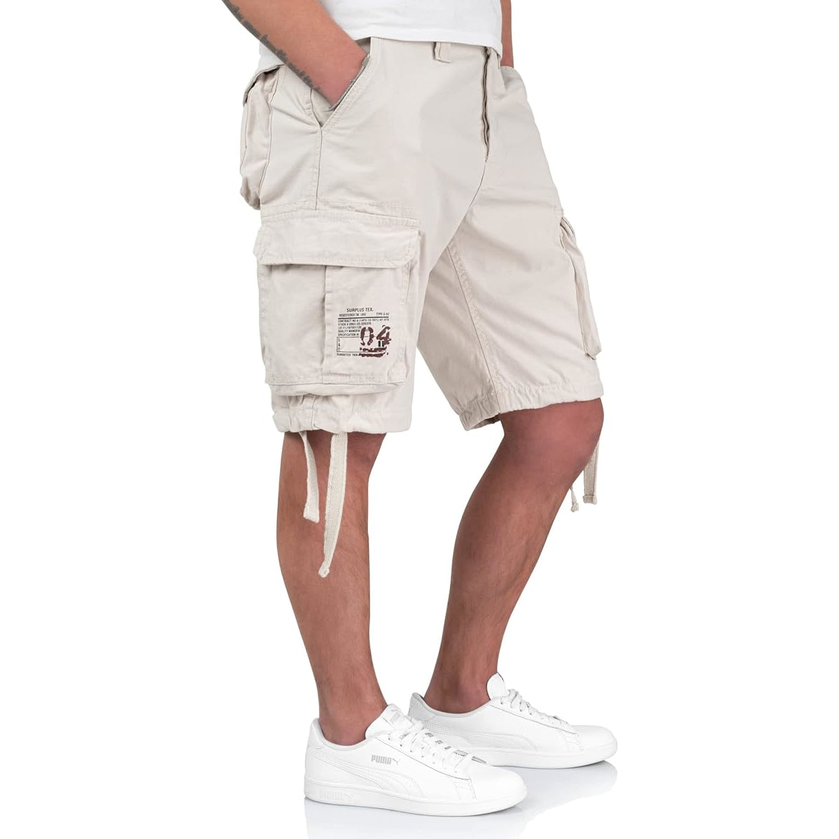 Surplus Airborne Vintage Shorts 19 matt weiß Seitenansicht am Model - City-Kaufhaus Herber GmbH