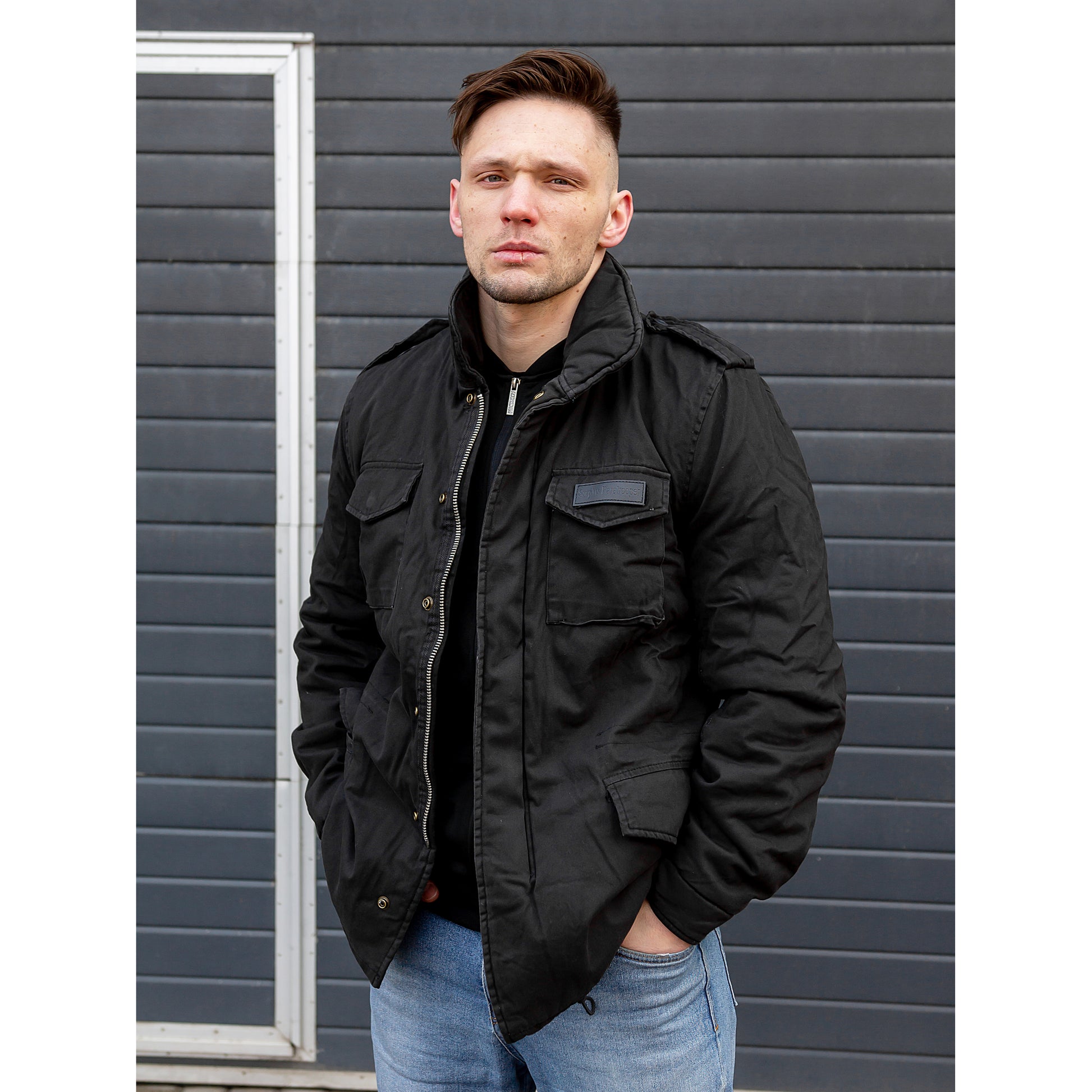 Surplus Raw Vintage Winterjacke Paratrooper schwarz Ansicht am Model - City-Kaufhaus Herber GmbH