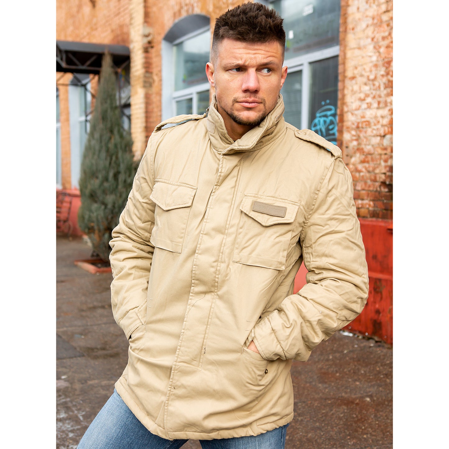 Surplus Raw Vintage Winterjacke Paratrooper beige Ansicht am Model - City-Kaufhaus Herber GmbH