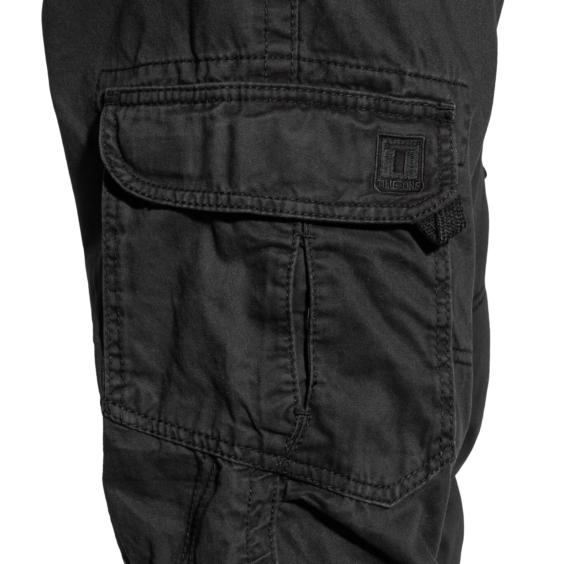 Timezone Cargohose Benito 999/9000 Black Detailansicht Cargotasche - City-Kaufhaus Herber GmbH