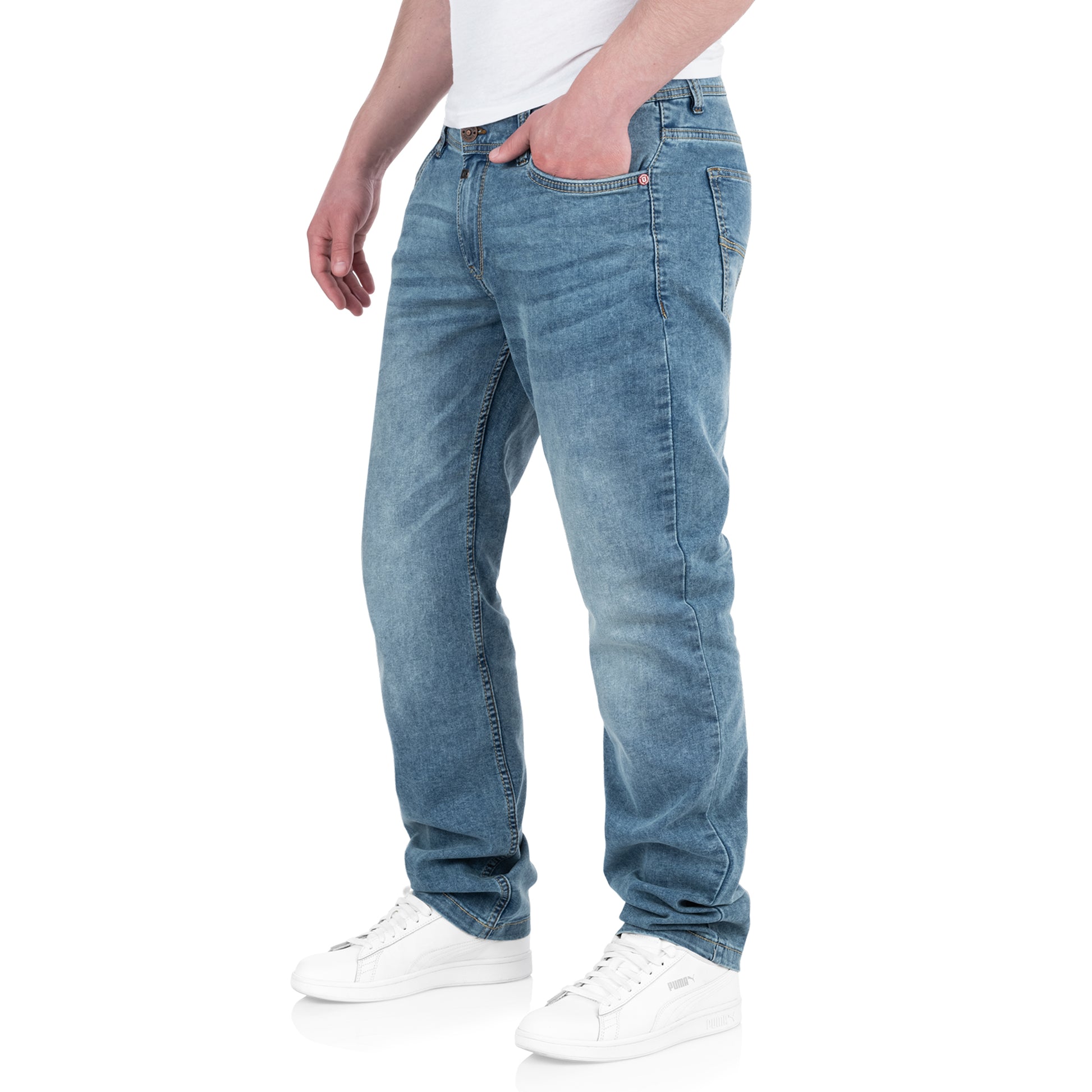Timezone Stretchjeans Slim EduardoTZ 3041 blue denim wash Schrägansicht am Model - City-Kaufhaus Herber GmbH