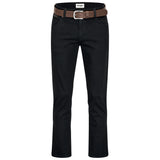 Wrangler Texas Stretchjeans W12109004 Black Overdye mit braunem Gürtel - City-Kaufhaus Herber GmbH