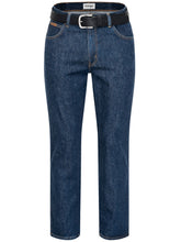 Laden Sie das Bild in den Galerie-Viewer, Wrangler TEXAS Herren Jeans Regular Fit W12105009 Darkstone mit GürtelJeans Baumwolle -  City-Kaufhaus Herber GmbH
