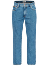Laden Sie das Bild in den Galerie-Viewer, Wrangler TEXAS Herren Jeans Regular Fit W12105096 Stonewash mit GürtelJeans Baumwolle -  City-Kaufhaus Herber GmbH
