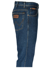 Laden Sie das Bild in den Galerie-Viewer, Wrangler TEXAS STRETCH Herren Jeans  Darkstone W12133009 Regular FitStretch Jeans -  City-Kaufhaus Herber GmbH
